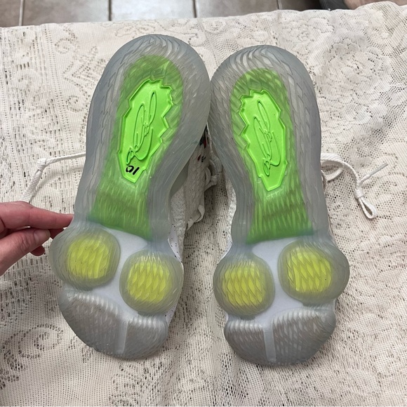 Nike Lebron James shoes - Picture 5 of 7